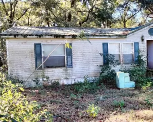 Outdated roof and windows that needs repair