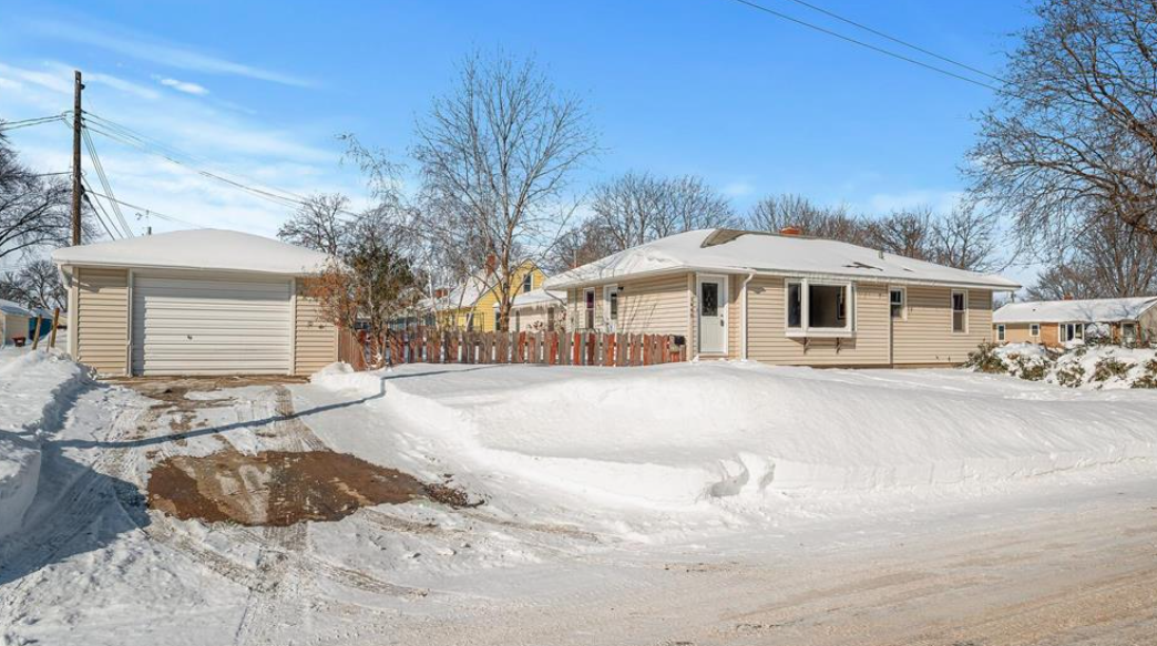 A Snowy House in South St. Paul Bought Fast