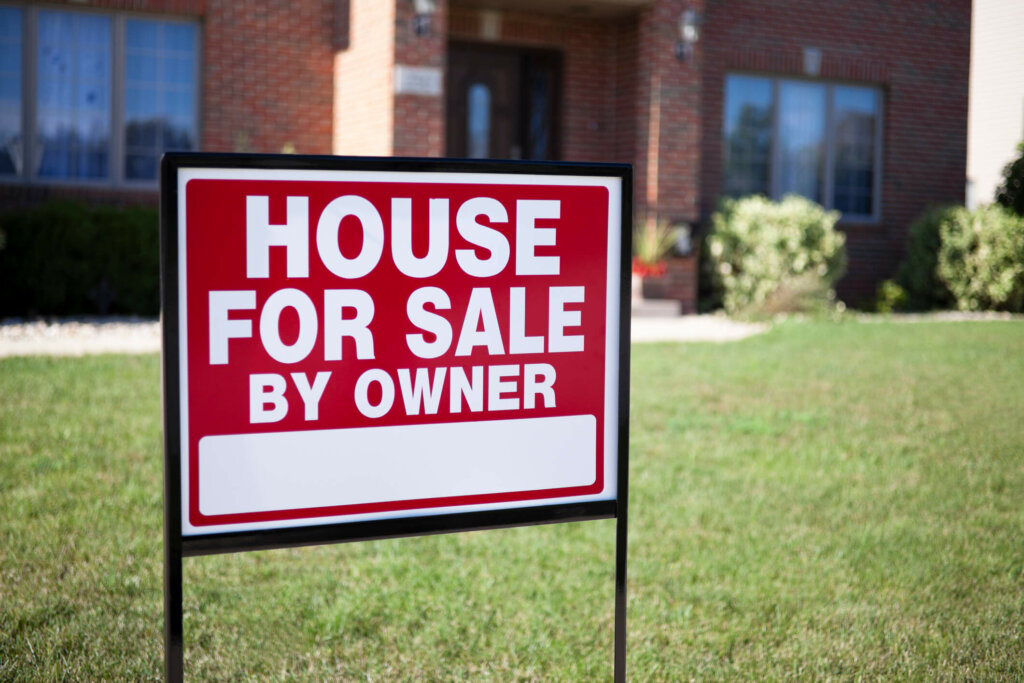 Learn why you should avoid selling your house by owner For Sale By Owner sign in front of Illinois home