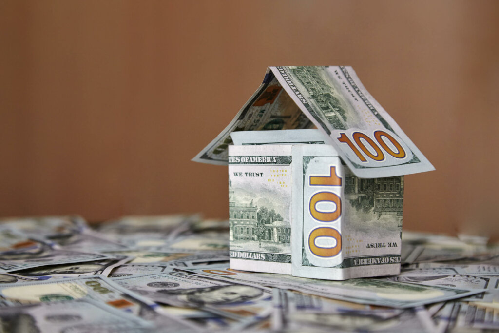 Small Illinois house made of American cash