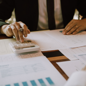 Who is in charge of closing costs when selling a house In Washington