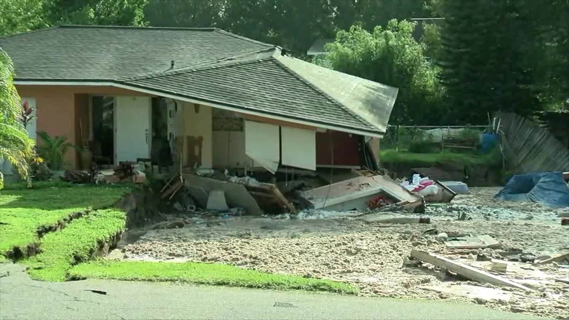 https://media.cnn.com/api/v1/images/stellar/prod/170714130157-florida-land-olakes-sinkhole-homes-00004005.jpg?q=w_1920%2Ch_1080%2Cx_0%2Cy_0%2Cc_fill