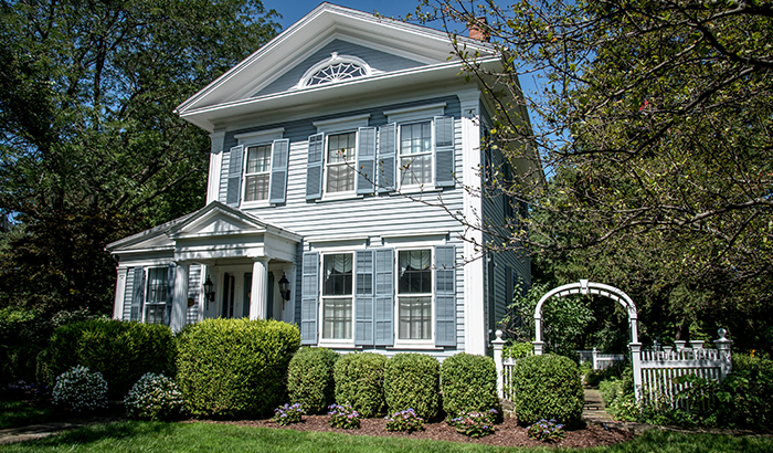 Landscaping Ideas That Will Help You Sell Your House: 5 Tips to Consider