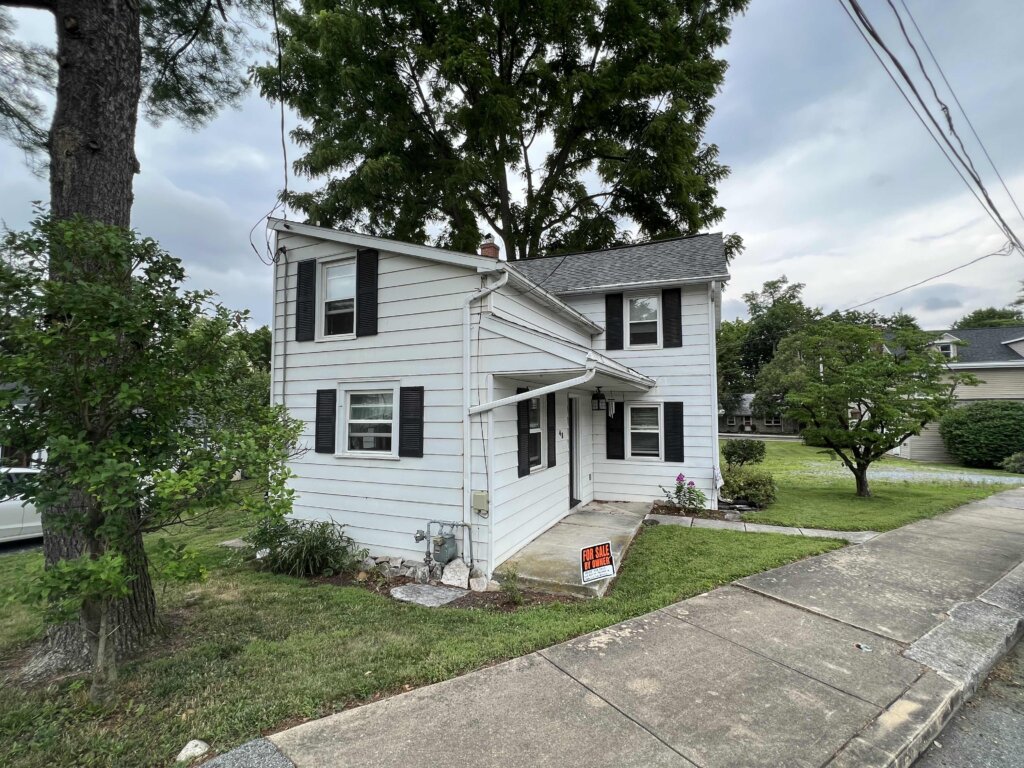 cash home buyers in lancaster buy houses like this