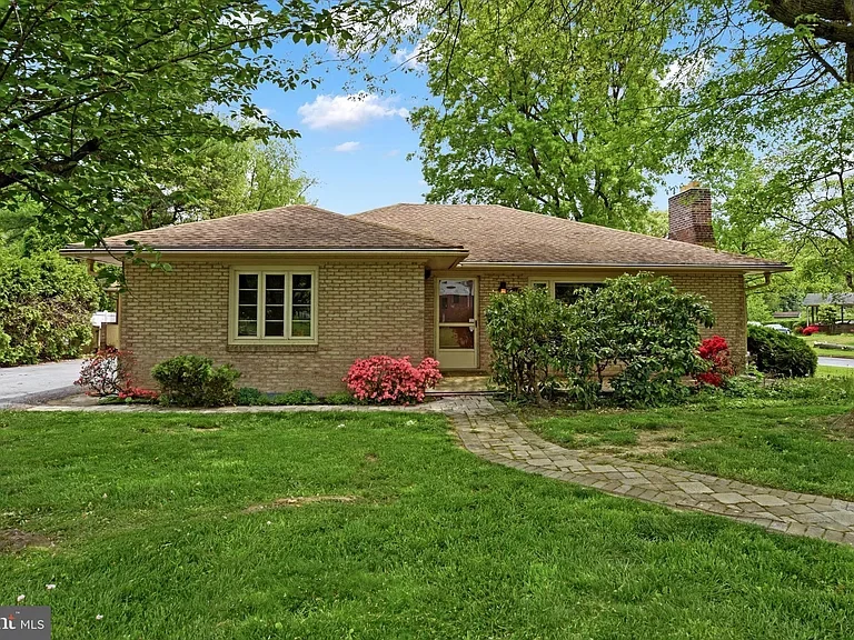 1113 Prospect Rd, Harrisburg