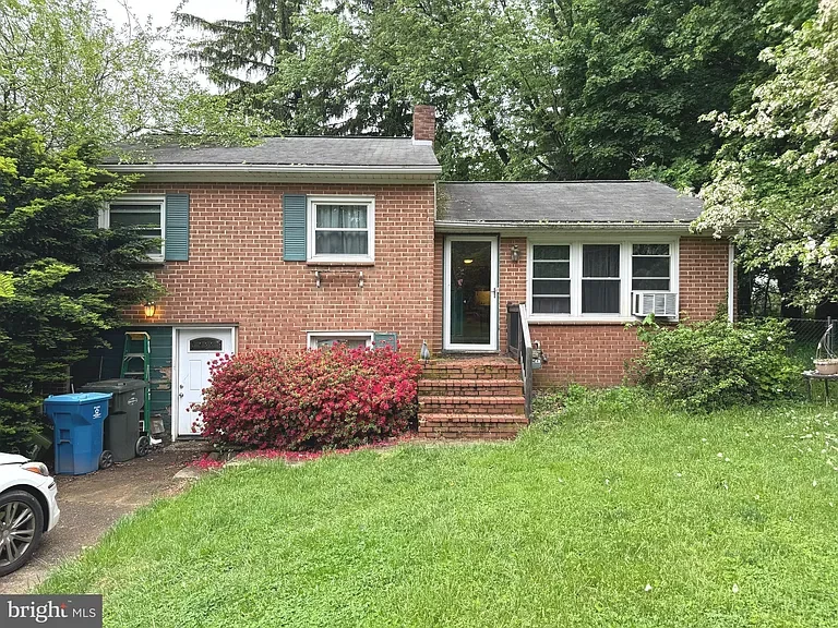 1130 Locust Grove Rd, York, PA 17402