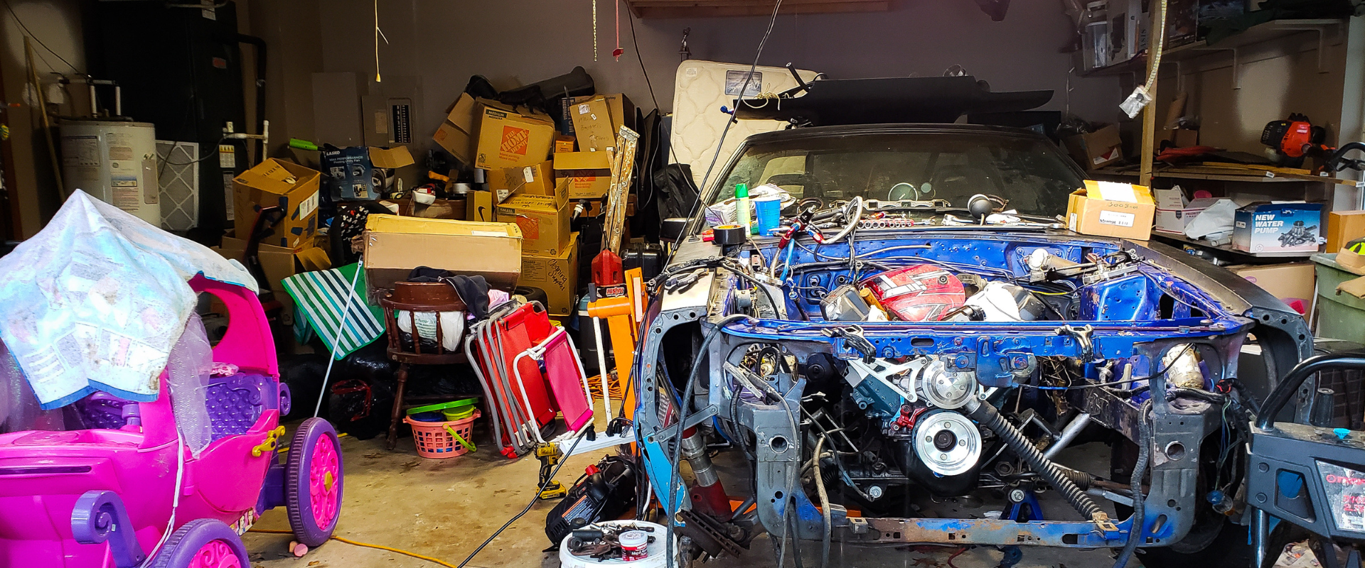 Cleaning Out a Hoarder House in [market_city]
