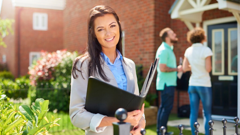real estate agent in chicago