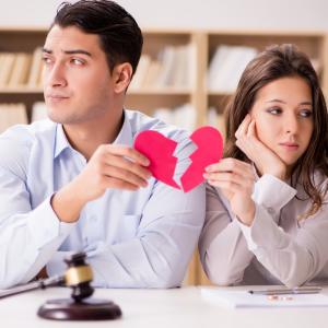 How to Manage Selling a House in a Divorce in Tennessee