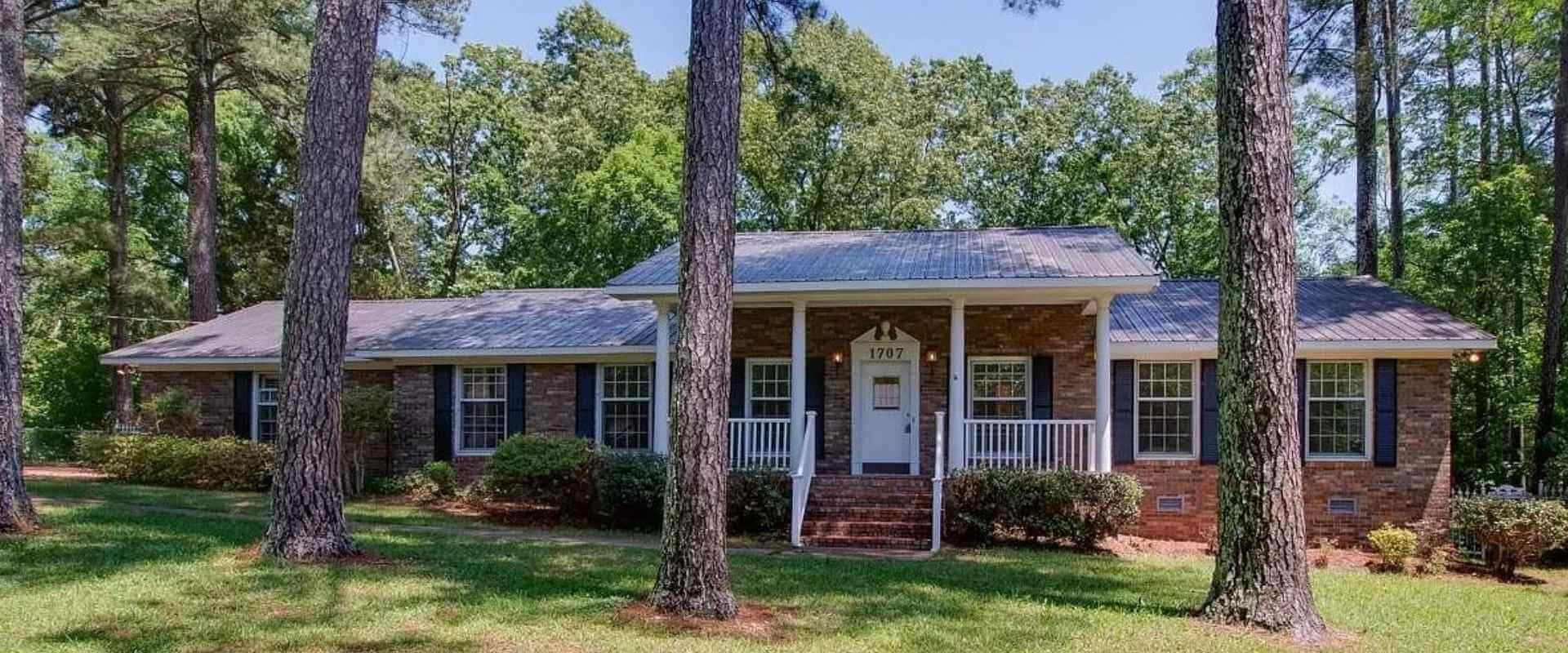 Albertville Alabama cash home buyers serving Sand Mountain Marshall County Highway 431 downtown areas