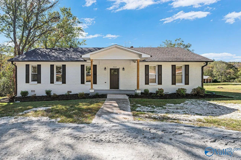 House with foundation issues purchased by Yellowhammer Home Buyers.