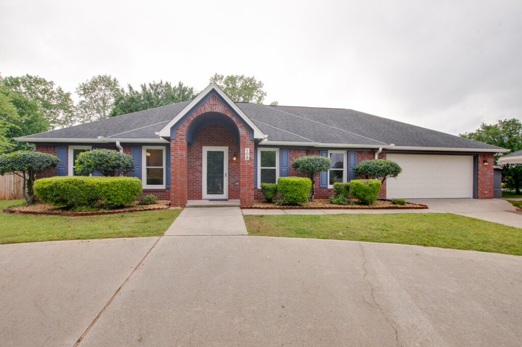 Exterior of a home purchased by Yellowhammer Home Buyers at 108 Crown Oak Ln in Huntsville, Alabama
