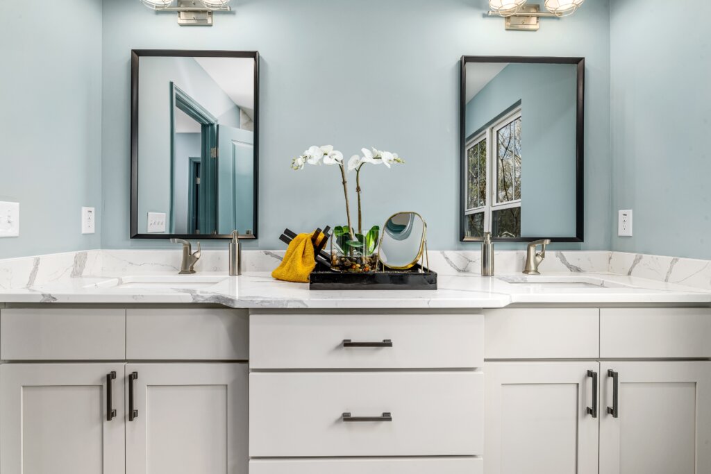 A remodeled bathroom with a brand new vanity.