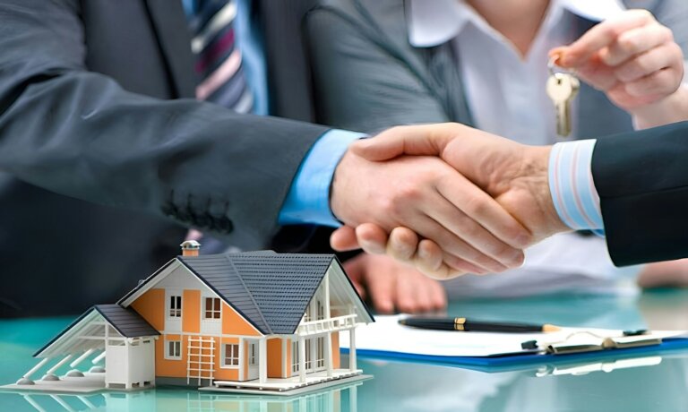 Handshake at a house closing