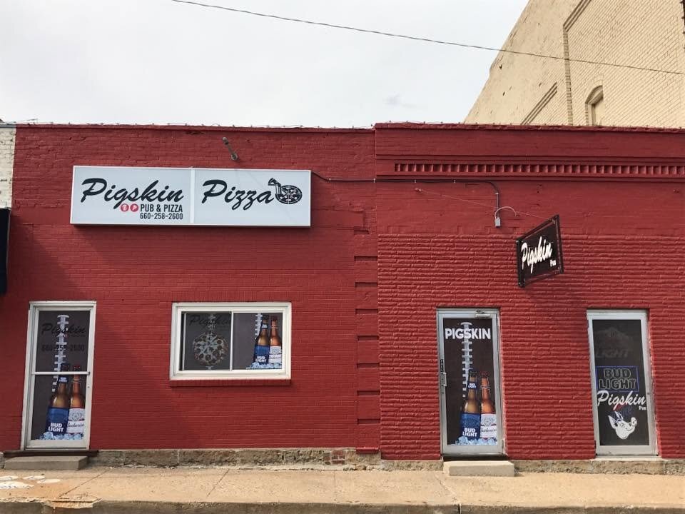 Pigskin Pub & Pizza storefront in Brookfield, Missouri