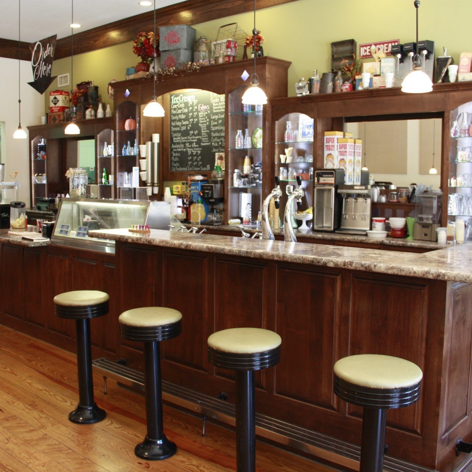 Kaitlynn's Deli & Ice Cream Shop in Brunswick
