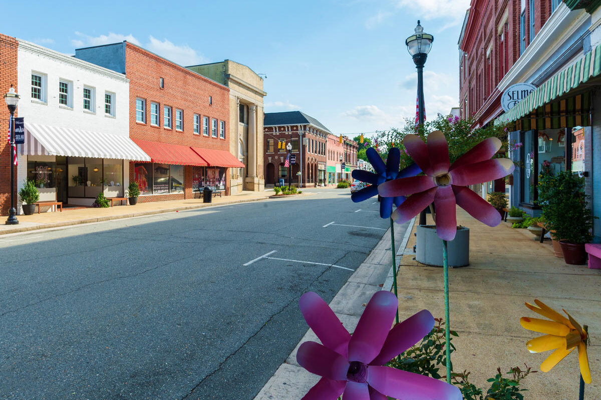A picturesque view of the charming Town of Selma. Our streamlined process ensures no delays by handling paperwork efficiently and coordinating all necessary inspections and appointments promptly so you can sell your house fast Selma NC.