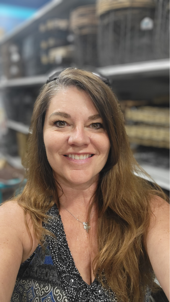 Lisa Jay, owner of LJE Property Solutions. We Buy Houses in Texas ! Cash Home Buyers