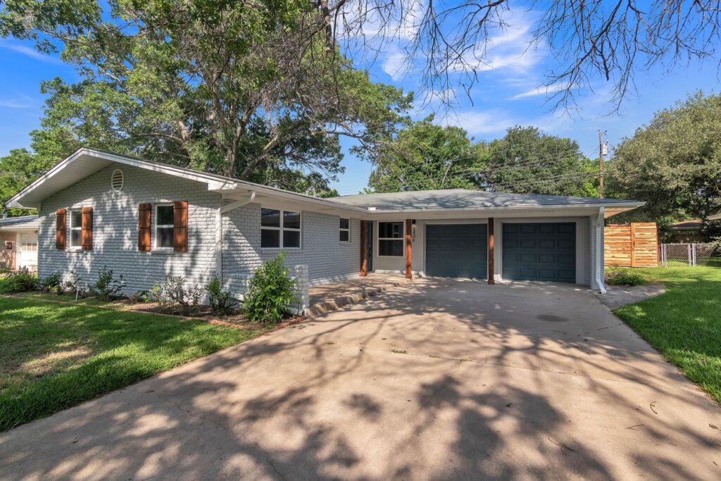 We buy old houses in Temple Texas and make them new
