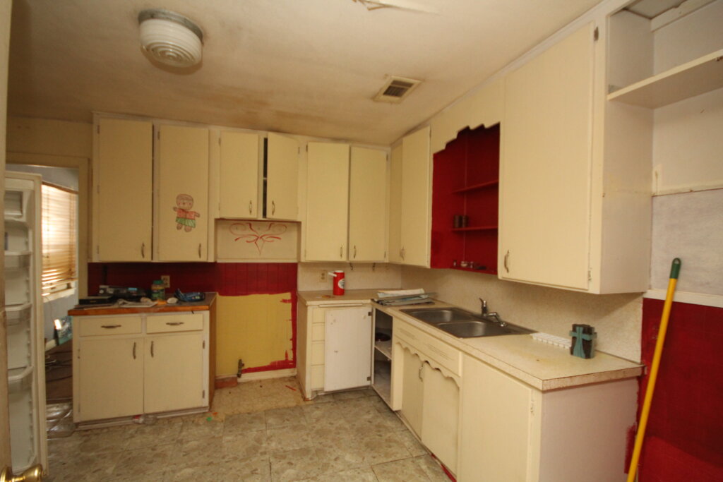 We buy old houses in Texas