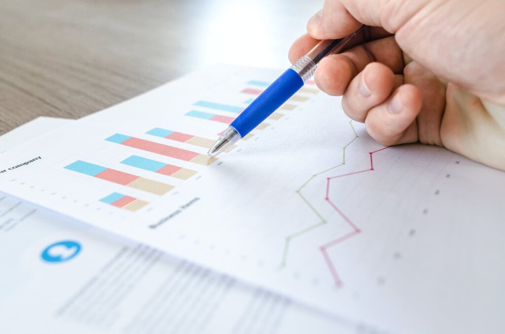 A market statistics on the paper as a way of deciding the best strategy for your vacant property