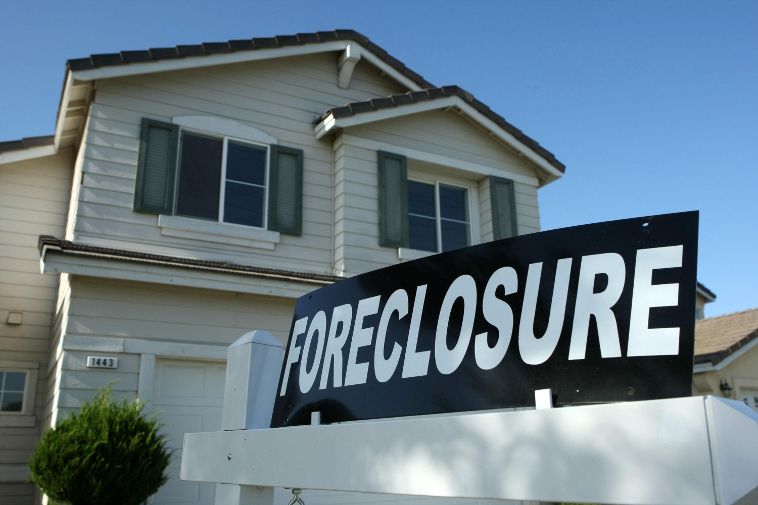 foreclosure sign