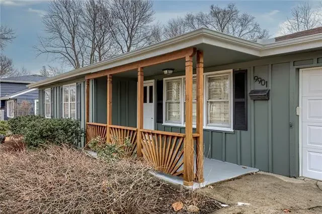 Front porch of a green house renovated by 1st Key Homebuyers