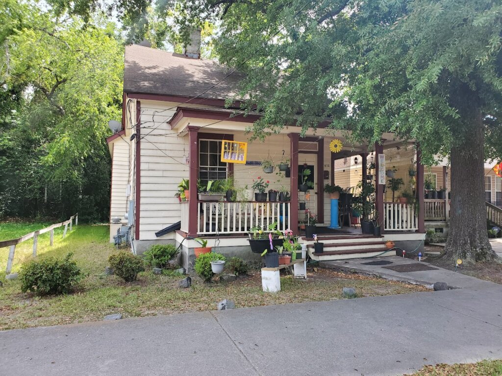 Company that buys houses for cash