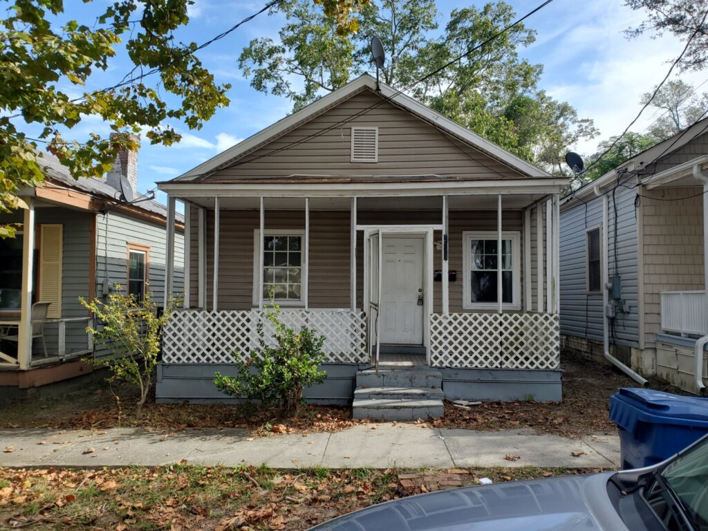 Company that buys houses for cash