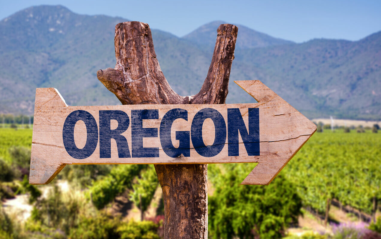 Oregon-direction-sign-Dundee Oregon-we buy houses - Bridgetown Home Buyers