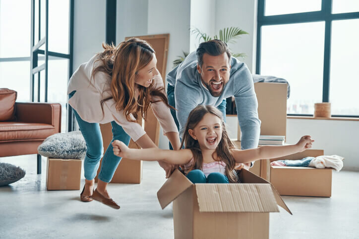 Cheerful-young-family-moving-out-of-state-oregon-bridgetown-home-buyers