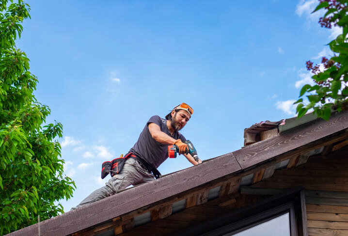 Man-working-on-roof-making-repairs-list-your-house-newberg-mcminnville-dundee-bridgetown-home-buyers