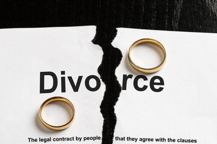 divorce-concept-two-gold-rings-torn-contract-divorce-and-selling-your-house-portland-vancouver-bridgetown-home-buyers