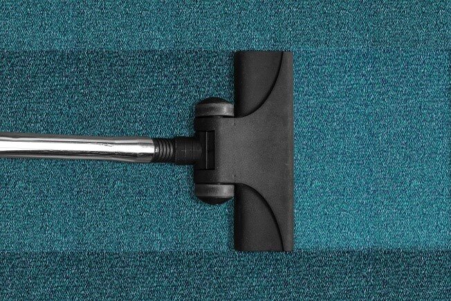 how to sell a house with bad carpet