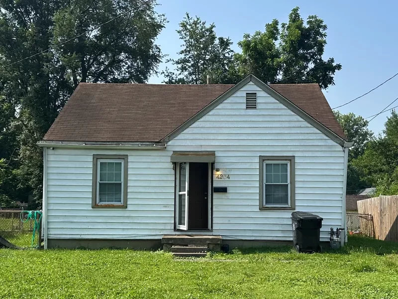 Small white Louisville house in 40211