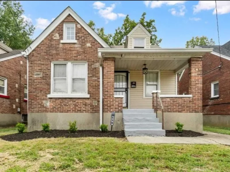 Red brick louisville house near Churchill Downs