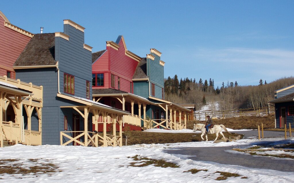sell my multifamily property in Alberta for cash