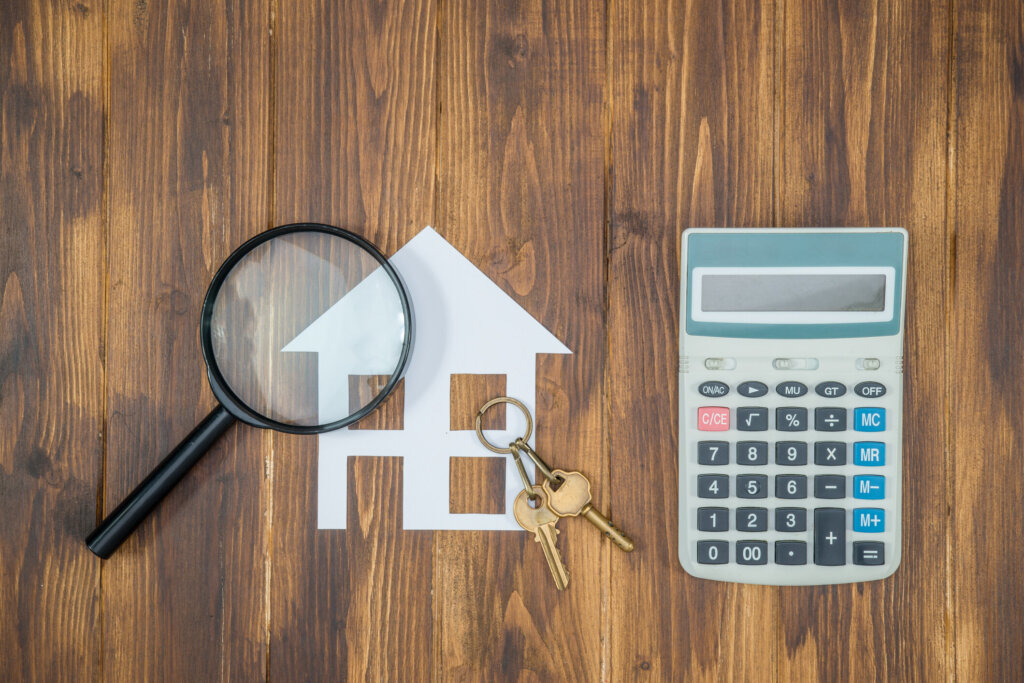 Houston homeowner comparing repair, closing, and broker costs before selling a house in Houston, TX