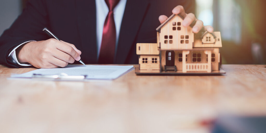 Houston homeowner comparing options to sell a house to a real estate investor