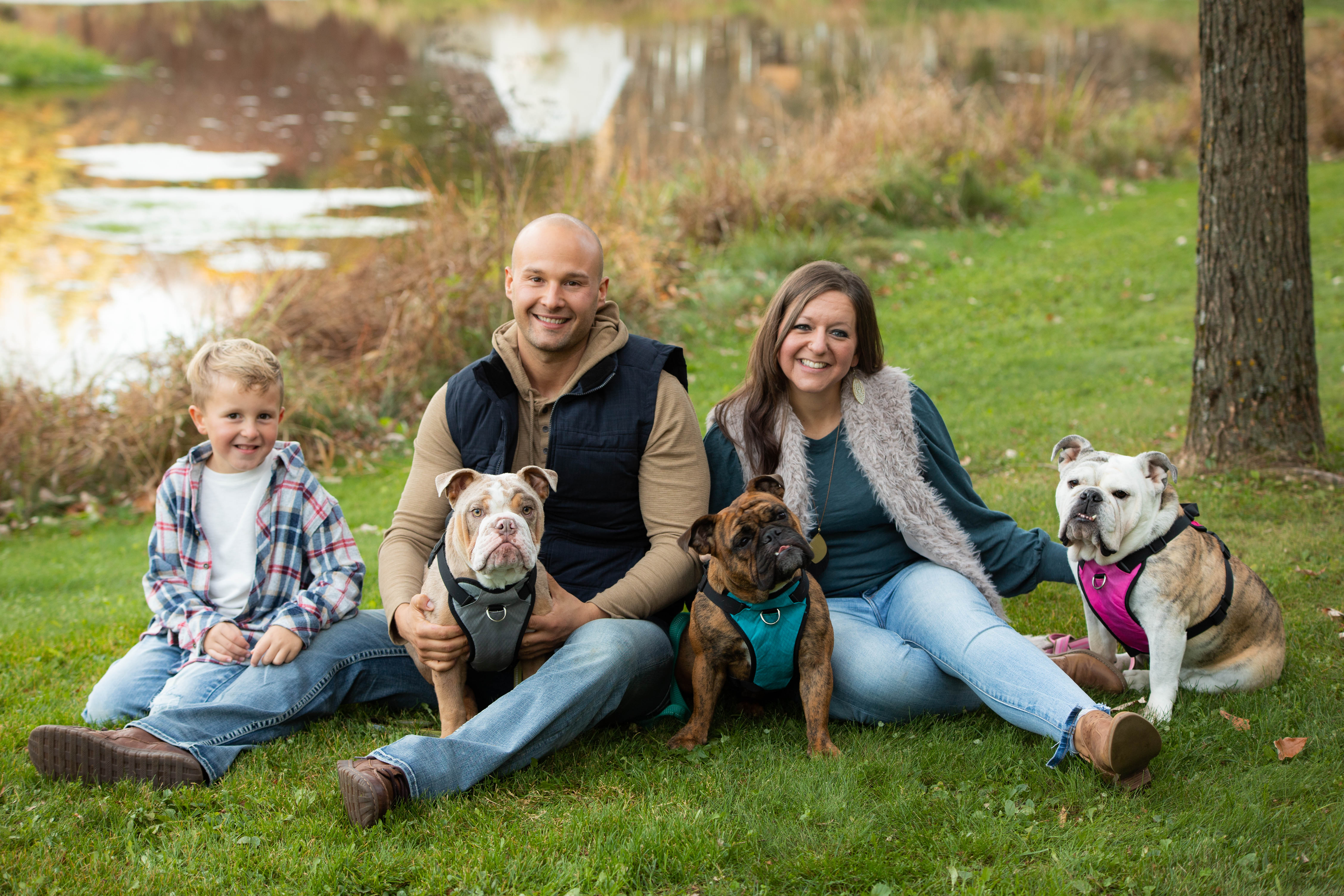 picture of buck, ashley, korbin and three bulldogs. we are clear trail home buyers. we buy houses in wisconsin for cash fast.