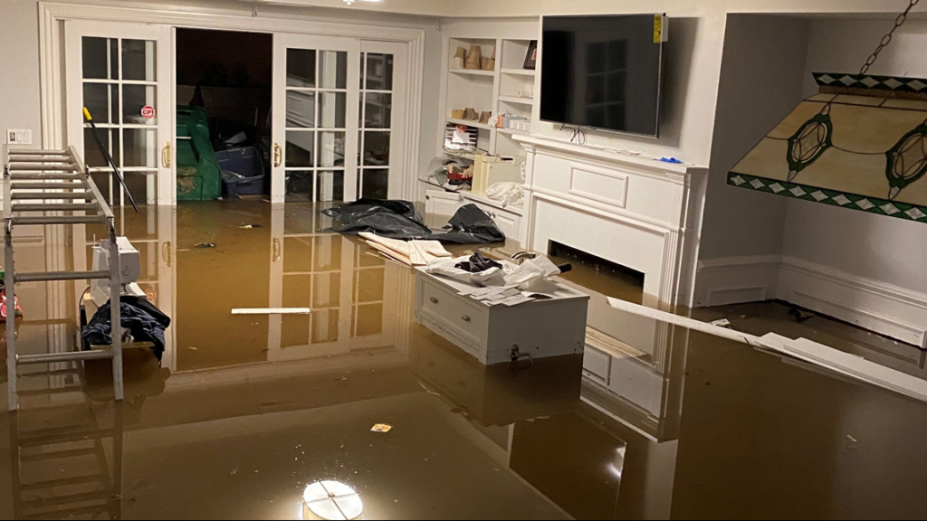 cash home buyers for flooded houses