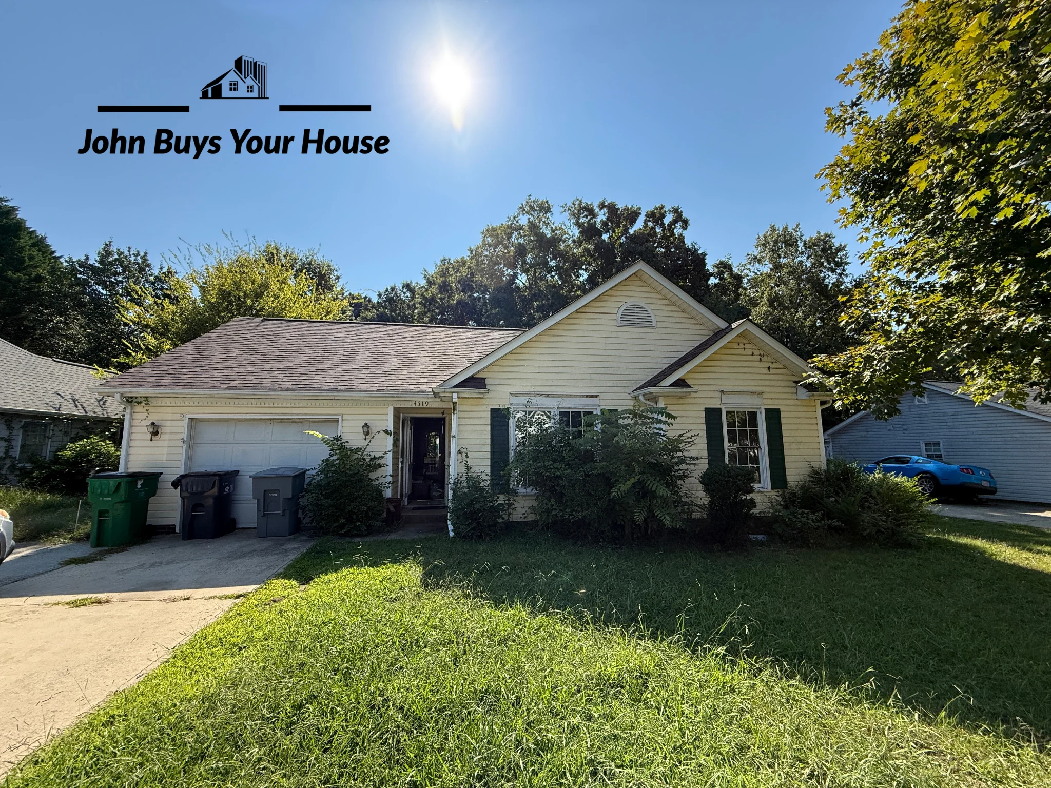 Exterior of Charlotte home with code violations before purchase by John Buys Your House