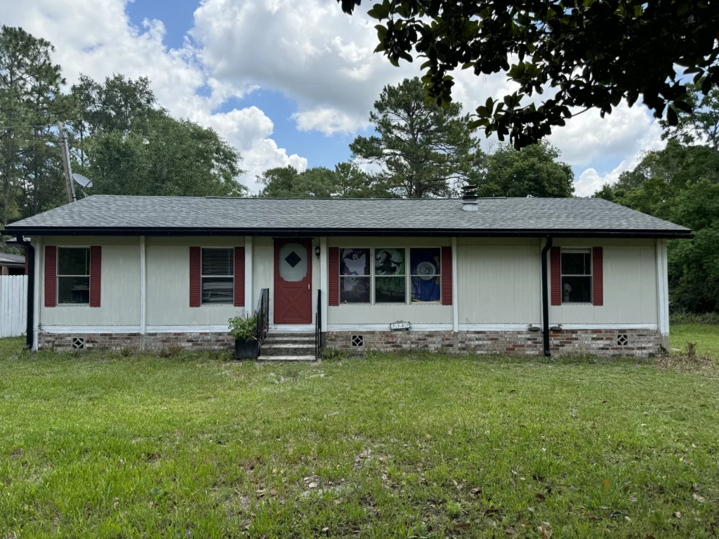 Selling a Mobile Home in Florida - Well-Maintained Exterior