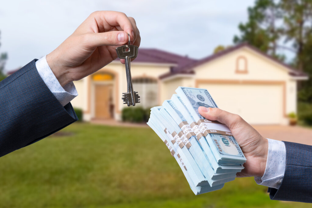 cash buyer buying the house with cash