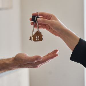 How to Sell a House to a Family Member in Knoxville