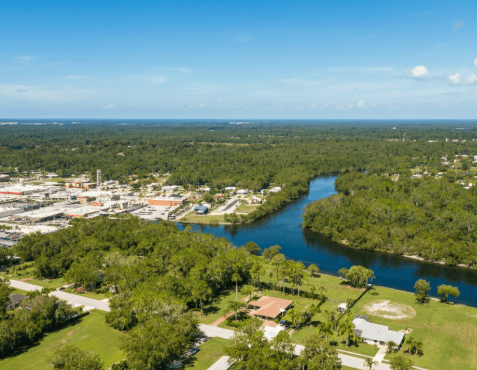 investors are buying properties in Labelle Florida