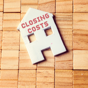 Who bears closing costs when selling a house In Texas