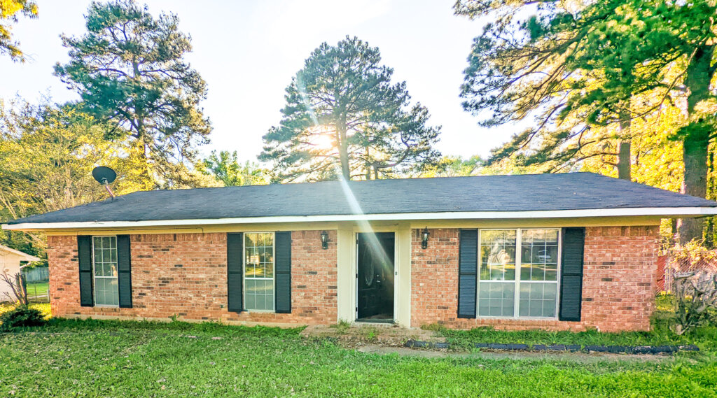 Houses selling to investors can come in any size, and any condition. Here's an example of a house that doesn't need a ton of work, and a cash offer still made a lot of sense because of speed and convenience.