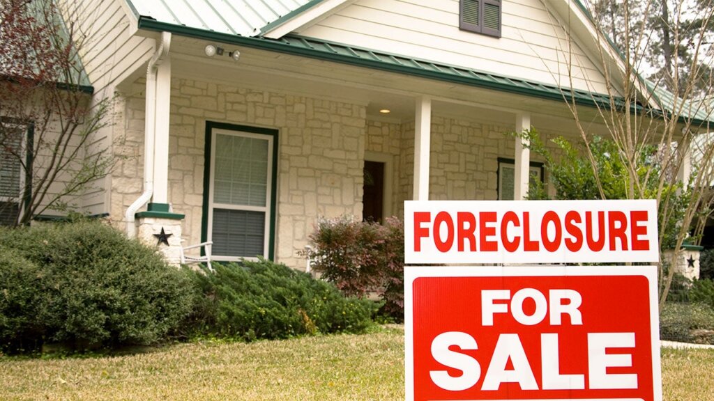 foreclosure-sign