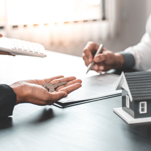 Managing the Process of Buying and Selling a House Together Texas